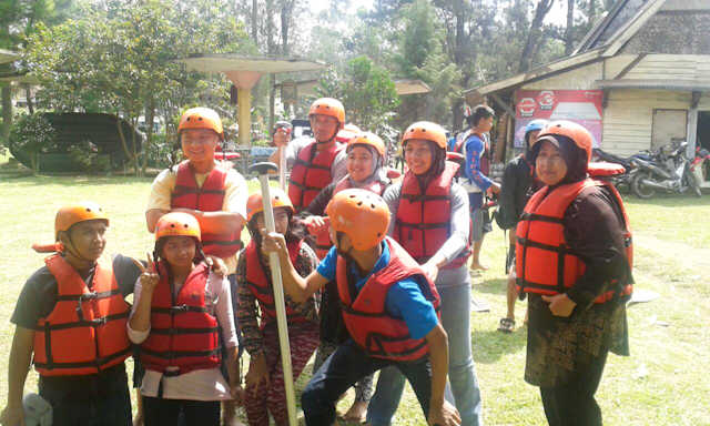 Tips Menikmati Keseruan Aktivitas Rafting Bandung bersama Anak