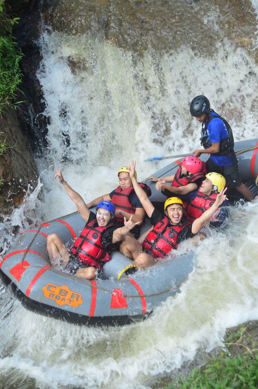 Sensasi Jeram Menantang Rafting Sungai Palayangan Bandung