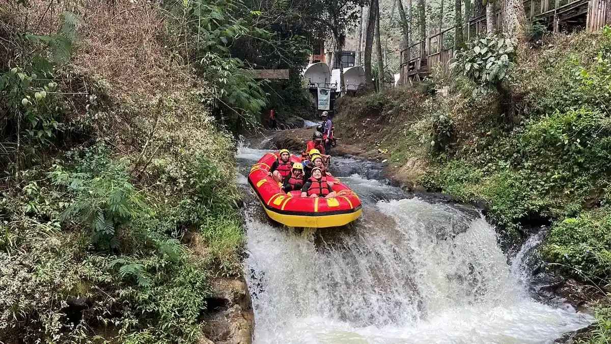 Rombongan PT TPCC di Jeram Kacapi Sungai Palayangan